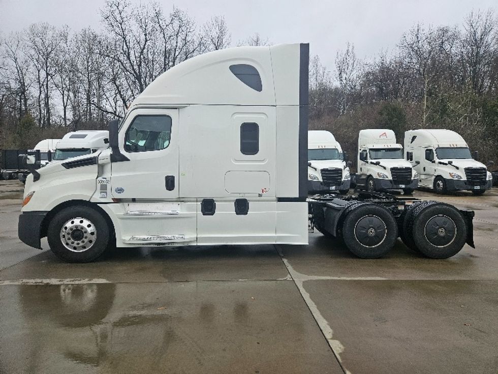 Sleeper Tractor-Heavy Duty Tractors-Freightliner-2020-T12664ST-Poplar Bluff-MO-606,629\n\t\tmiles-$ 52,750 - Image 4