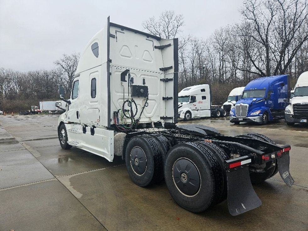 Sleeper Tractor-Heavy Duty Tractors-Freightliner-2020-T12664ST-Poplar Bluff-MO-606,629\n\t\tmiles-$ 52,750 - Image 5