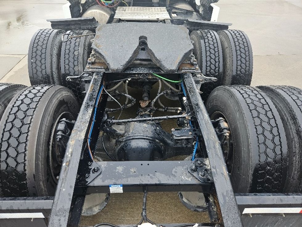 Sleeper Tractor-Heavy Duty Tractors-Freightliner-2020-T12664ST-Poplar Bluff-MO-606,629\n\t\tmiles-$ 52,750 - Image 6