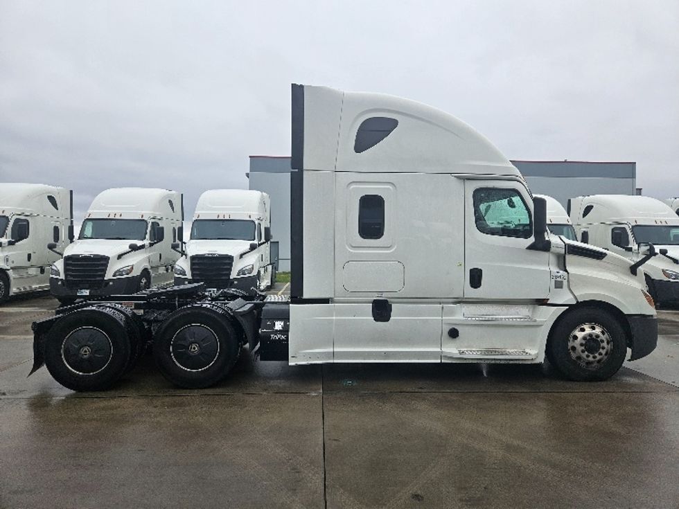 Sleeper Tractor-Heavy Duty Tractors-Freightliner-2020-T12664ST-Poplar Bluff-MO-606,629\n\t\tmiles-$ 52,750 - Image 8