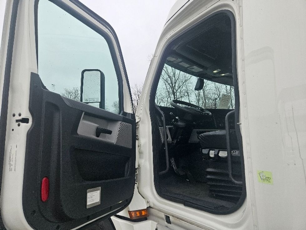 Sleeper Tractor-Heavy Duty Tractors-Freightliner-2020-T12664ST-Poplar Bluff-MO-606,629\n\t\tmiles-$ 52,750 - Image 9