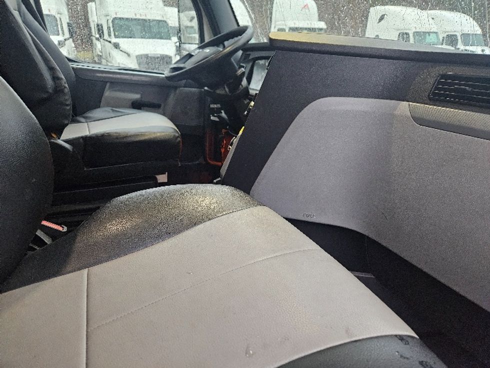 Sleeper Tractor-Heavy Duty Tractors-Freightliner-2020-T12664ST-Poplar Bluff-MO-617,830\n\t\tmiles-$ 52,000 - Image 15