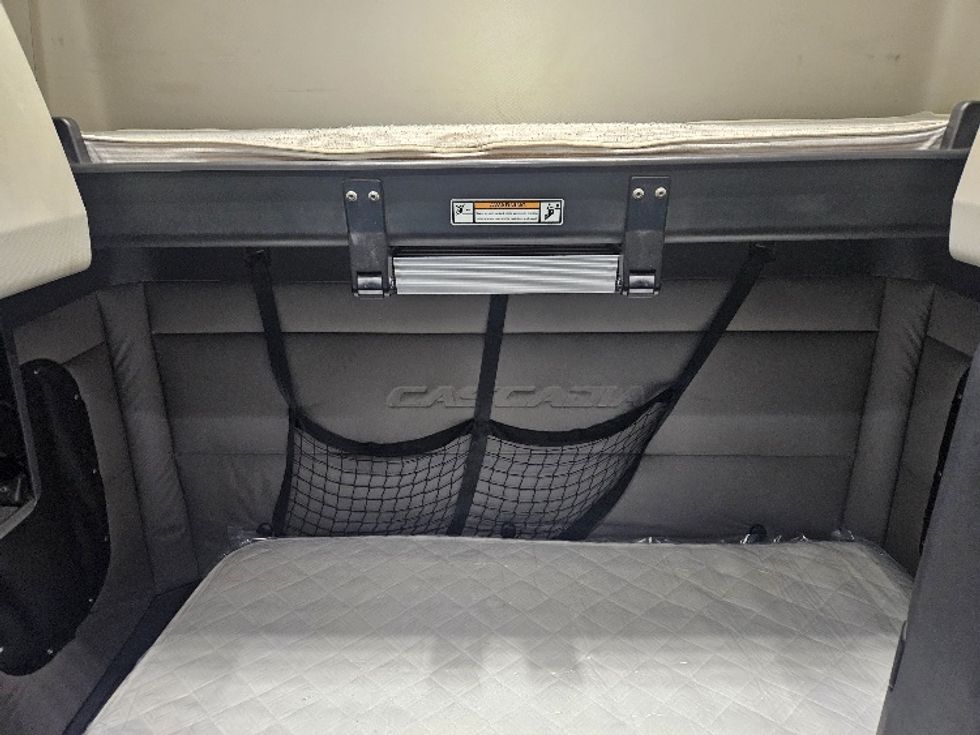 Sleeper Tractor-Heavy Duty Tractors-Freightliner-2020-T12664ST-Poplar Bluff-MO-617,830\n\t\tmiles-$ 52,000 - Image 16