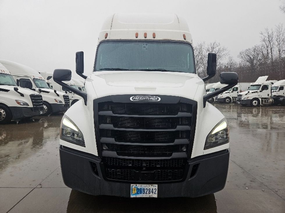 Sleeper Tractor-Heavy Duty Tractors-Freightliner-2020-T12664ST-Poplar Bluff-MO-617,830\n\t\tmiles-$ 52,000 - Image 2