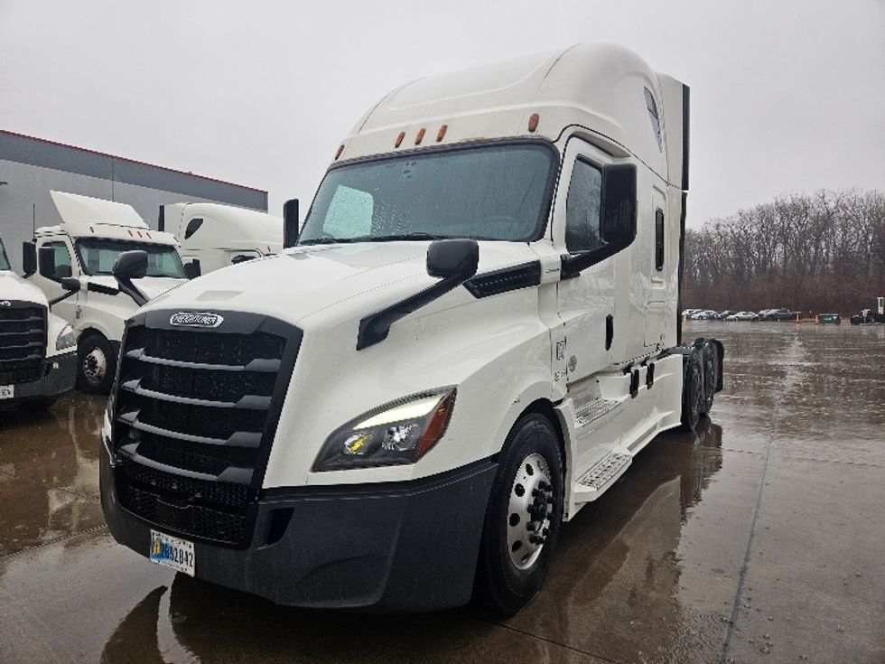 Sleeper Tractor-Heavy Duty Tractors-Freightliner-2020-T12664ST-Poplar Bluff-MO-617,830\n\t\tmiles-$ 52,000 - Image 3