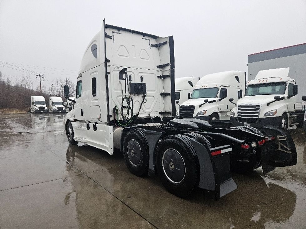 Sleeper Tractor-Heavy Duty Tractors-Freightliner-2020-T12664ST-Poplar Bluff-MO-617,830\n\t\tmiles-$ 52,000 - Image 5