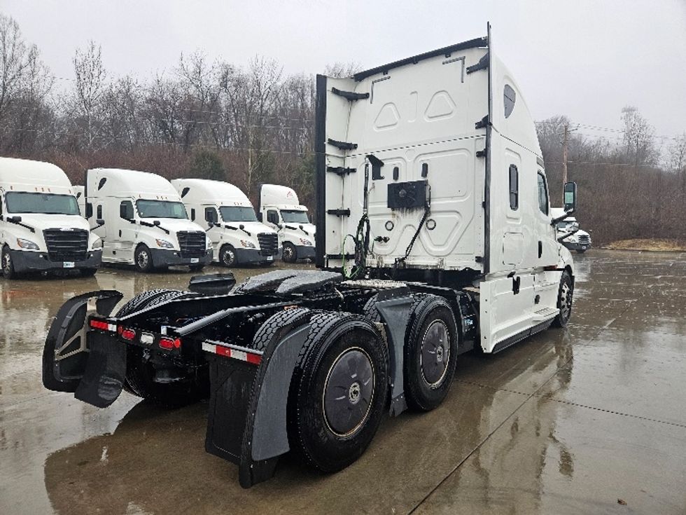 Sleeper Tractor-Heavy Duty Tractors-Freightliner-2020-T12664ST-Poplar Bluff-MO-617,830\n\t\tmiles-$ 52,000 - Image 7