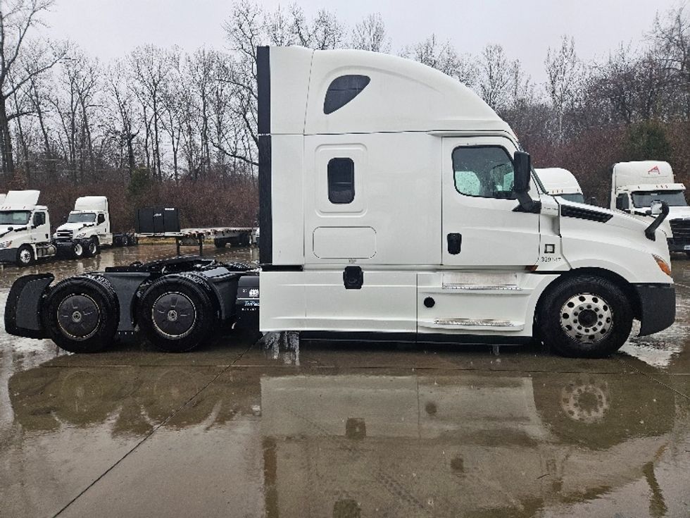 Sleeper Tractor-Heavy Duty Tractors-Freightliner-2020-T12664ST-Poplar Bluff-MO-617,830\n\t\tmiles-$ 52,000 - Image 8