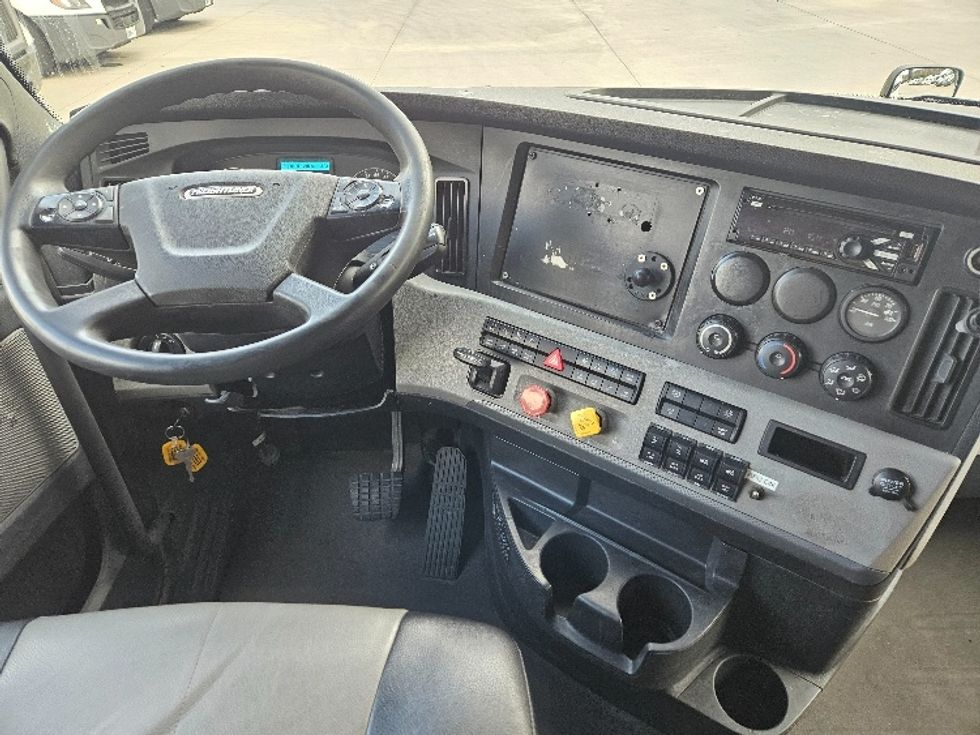 Sleeper Tractor-Heavy Duty Tractors-Freightliner-2020-T12664ST-Poplar Bluff-MO-619,290\n\t\tmiles-$ 52,000 - Image 11