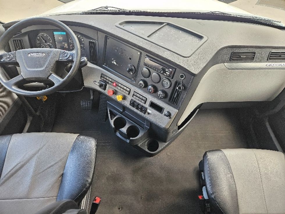 Sleeper Tractor-Heavy Duty Tractors-Freightliner-2020-T12664ST-Poplar Bluff-MO-619,290\n\t\tmiles-$ 52,000 - Image 12