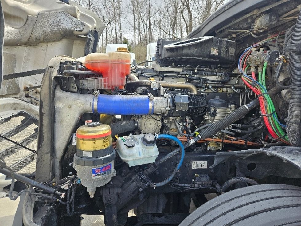 Sleeper Tractor-Heavy Duty Tractors-Freightliner-2020-T12664ST-Poplar Bluff-MO-619,290\n\t\tmiles-$ 52,000 - Image 21