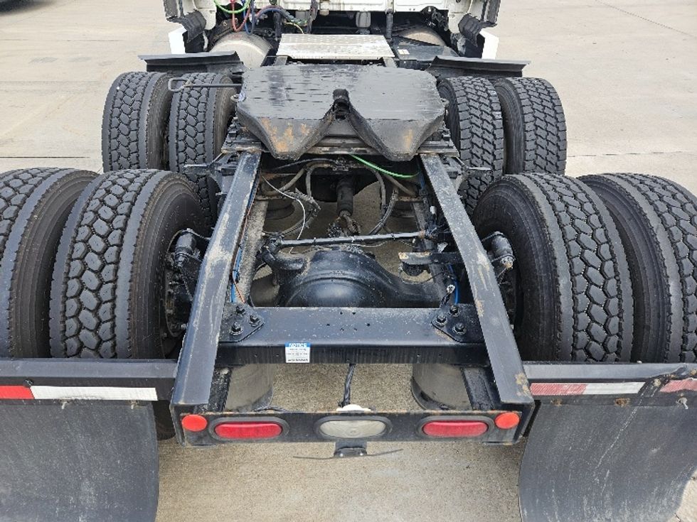 Sleeper Tractor-Heavy Duty Tractors-Freightliner-2020-T12664ST-Poplar Bluff-MO-619,290\n\t\tmiles-$ 52,000 - Image 6