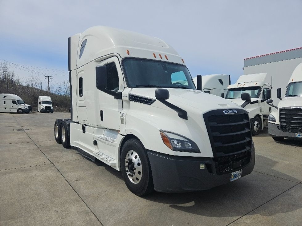 Sleeper Tractor-Heavy Duty Tractors-Freightliner-2020-T12664ST-Poplar Bluff-MO-648,131\n\t\tmiles-$ 48,750 - Image 1