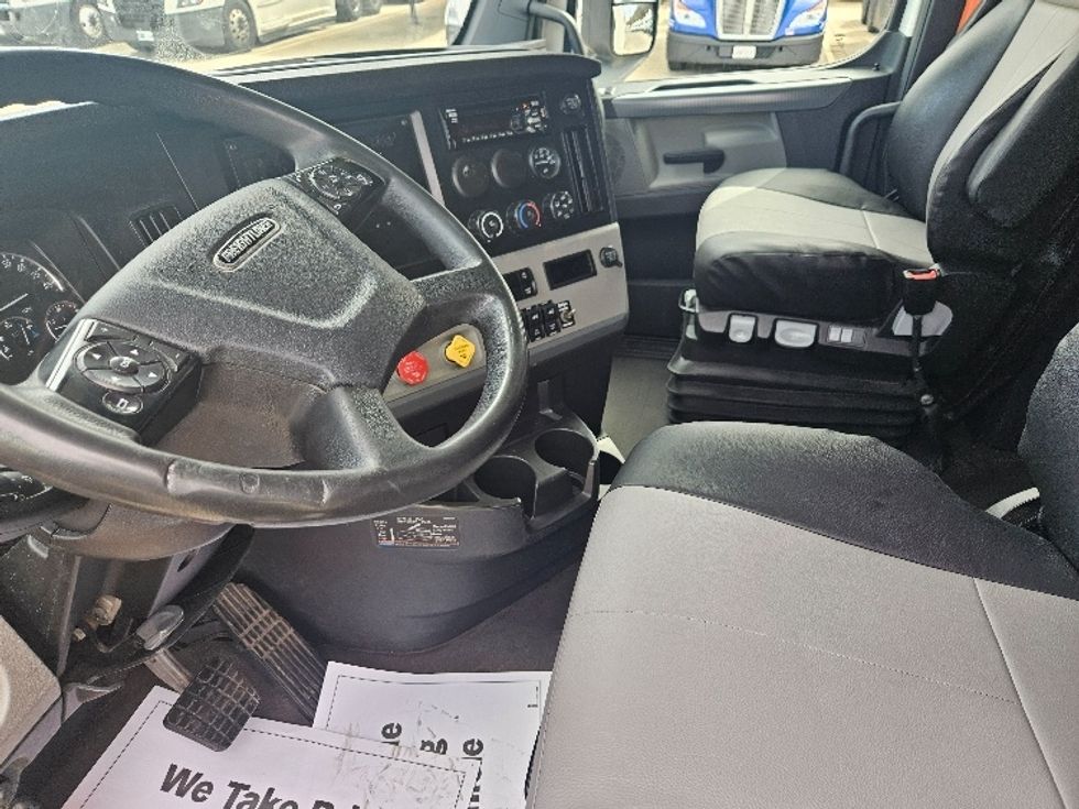 Sleeper Tractor-Heavy Duty Tractors-Freightliner-2020-T12664ST-Poplar Bluff-MO-648,131\n\t\tmiles-$ 48,750 - Image 10