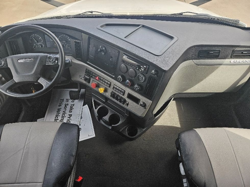 Sleeper Tractor-Heavy Duty Tractors-Freightliner-2020-T12664ST-Poplar Bluff-MO-648,131\n\t\tmiles-$ 48,750 - Image 12