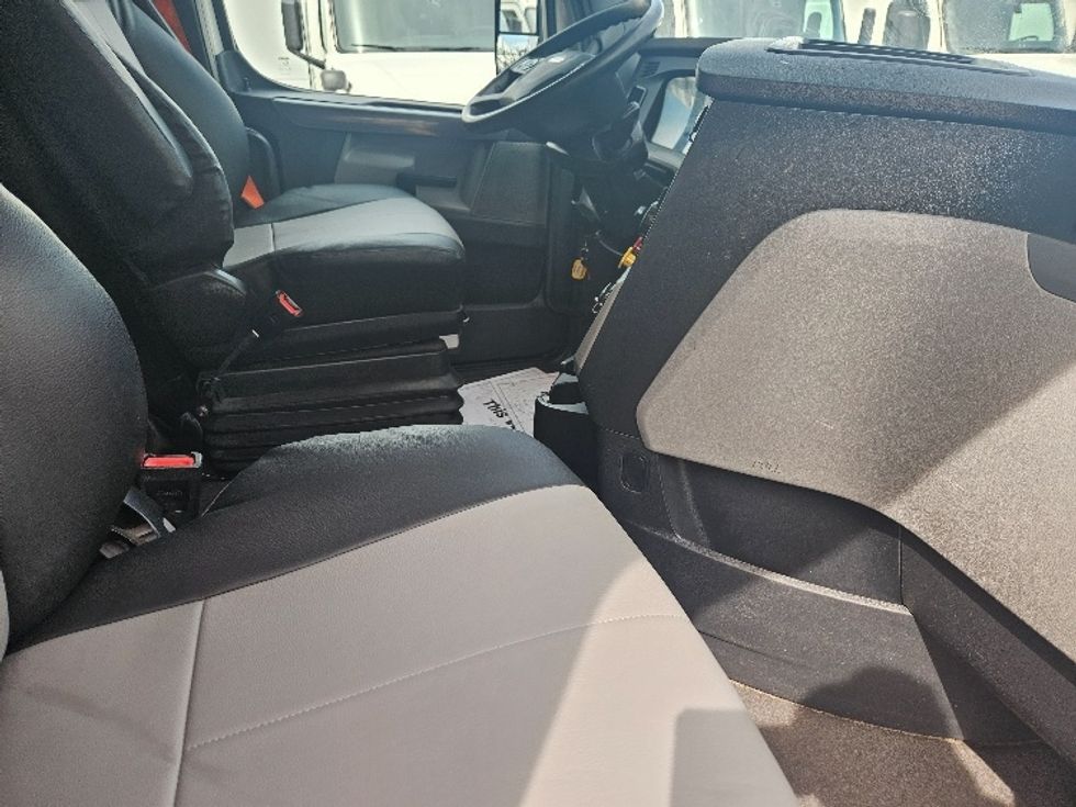 Sleeper Tractor-Heavy Duty Tractors-Freightliner-2020-T12664ST-Poplar Bluff-MO-648,131\n\t\tmiles-$ 48,750 - Image 15