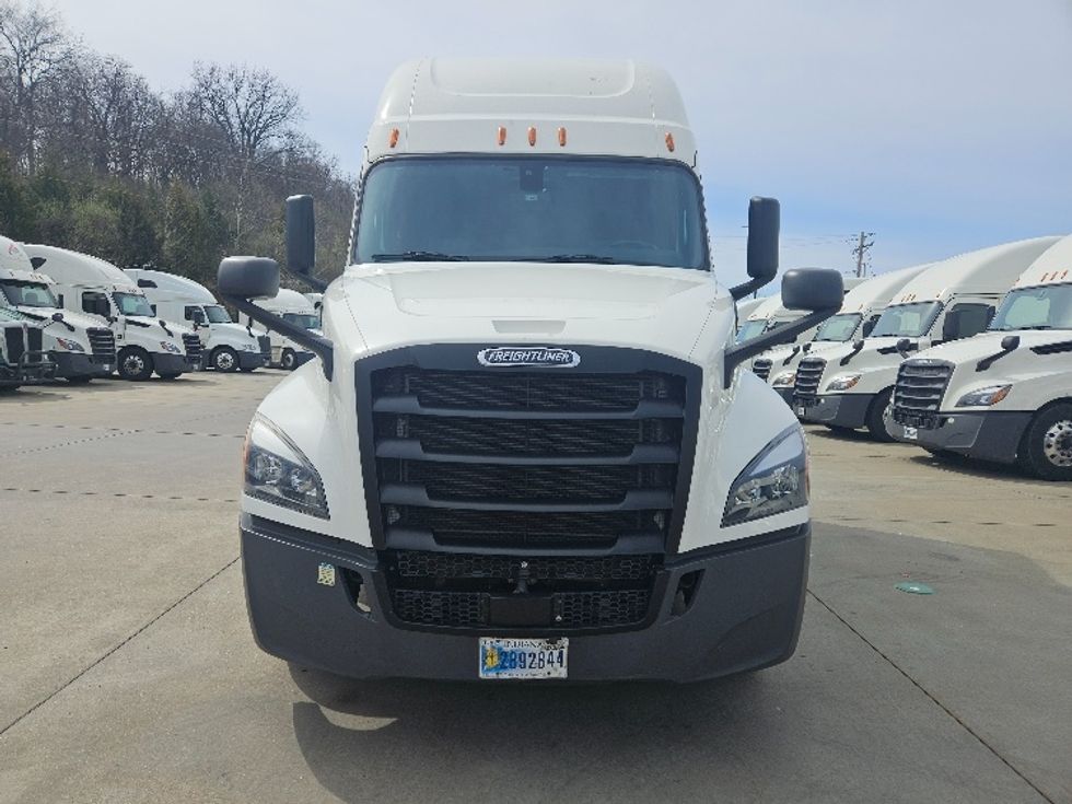 Sleeper Tractor-Heavy Duty Tractors-Freightliner-2020-T12664ST-Poplar Bluff-MO-648,131\n\t\tmiles-$ 48,750 - Image 2