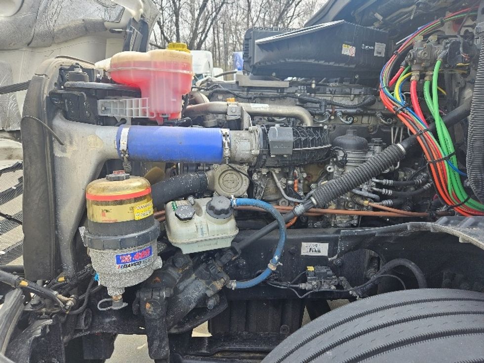 Sleeper Tractor-Heavy Duty Tractors-Freightliner-2020-T12664ST-Poplar Bluff-MO-648,131\n\t\tmiles-$ 48,750 - Image 21