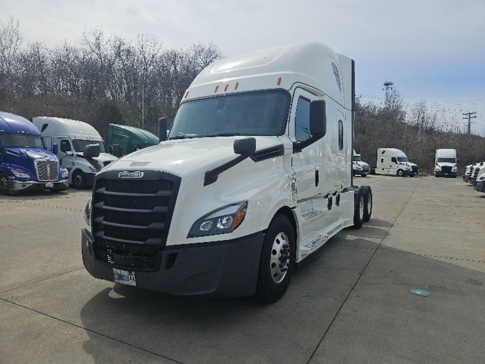 Sleeper Tractor-Heavy Duty Tractors-Freightliner-2020-T12664ST-Poplar Bluff-MO-648,131\n\t\tmiles-$ 48,750 - Image 3