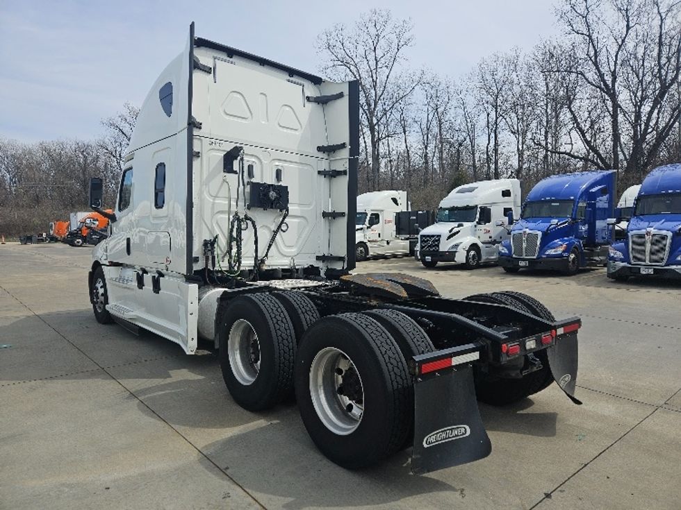 Sleeper Tractor-Heavy Duty Tractors-Freightliner-2020-T12664ST-Poplar Bluff-MO-648,131\n\t\tmiles-$ 48,750 - Image 5