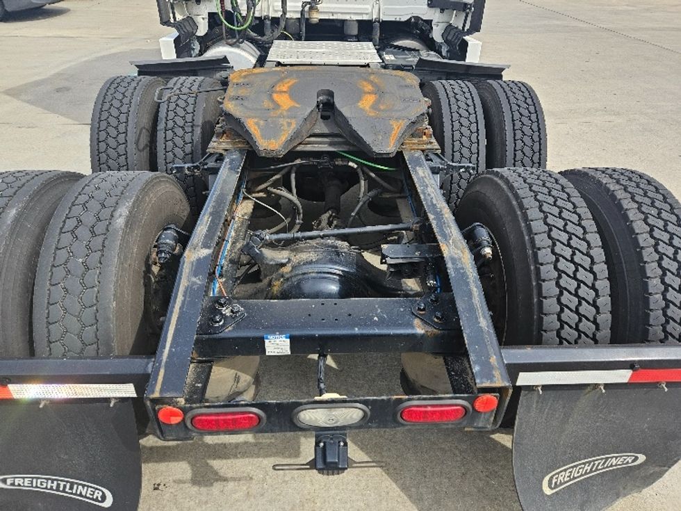 Sleeper Tractor-Heavy Duty Tractors-Freightliner-2020-T12664ST-Poplar Bluff-MO-648,131\n\t\tmiles-$ 48,750 - Image 6