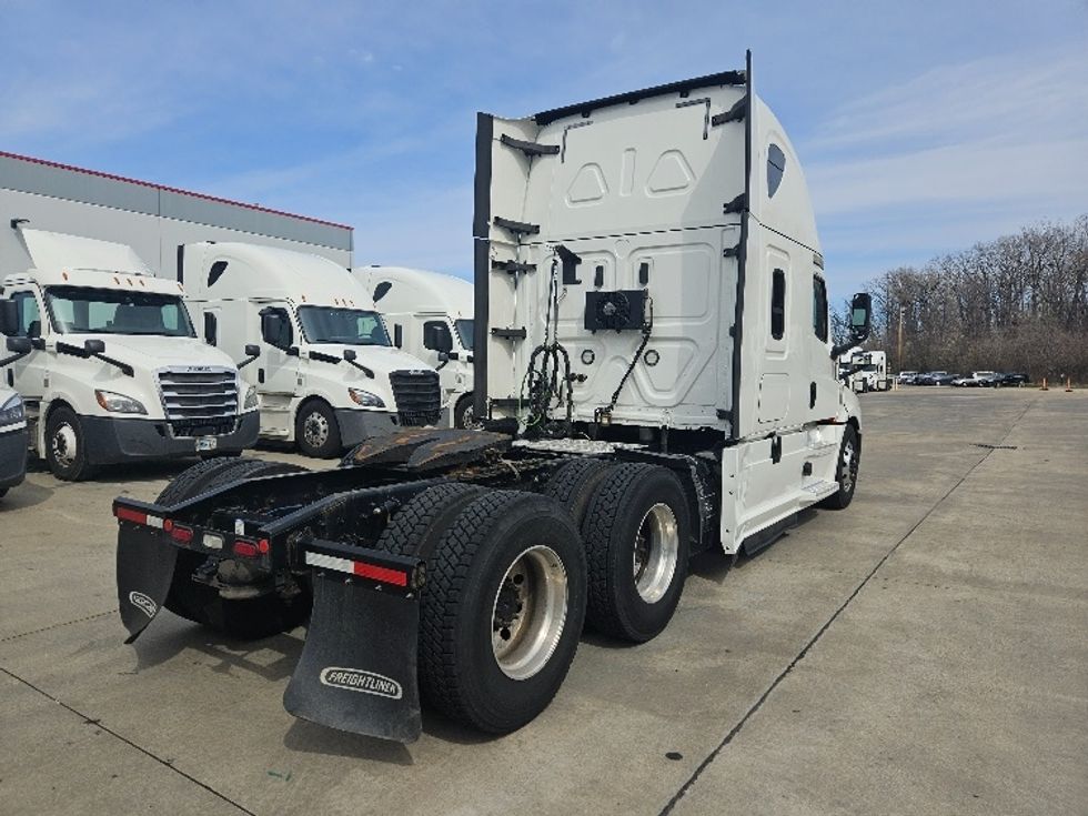 Sleeper Tractor-Heavy Duty Tractors-Freightliner-2020-T12664ST-Poplar Bluff-MO-648,131\n\t\tmiles-$ 48,750 - Image 7