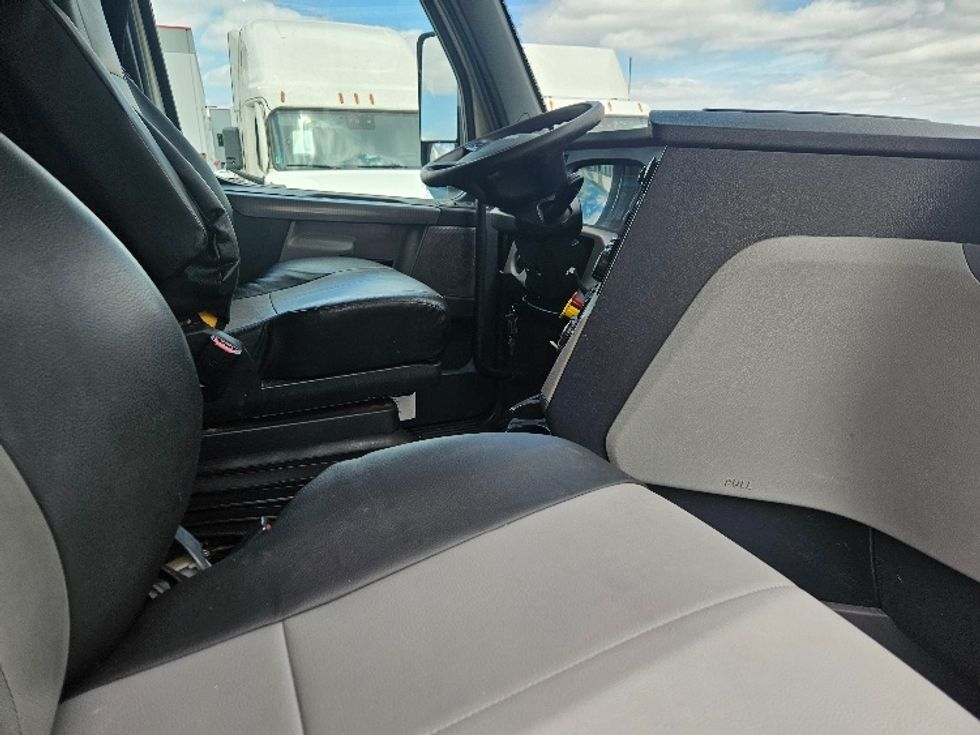 Sleeper Tractor-Heavy Duty Tractors-Freightliner-2020-T12664ST-Poplar Bluff-MO-696,895\n\t\tmiles-$ 47,000 - Image 15