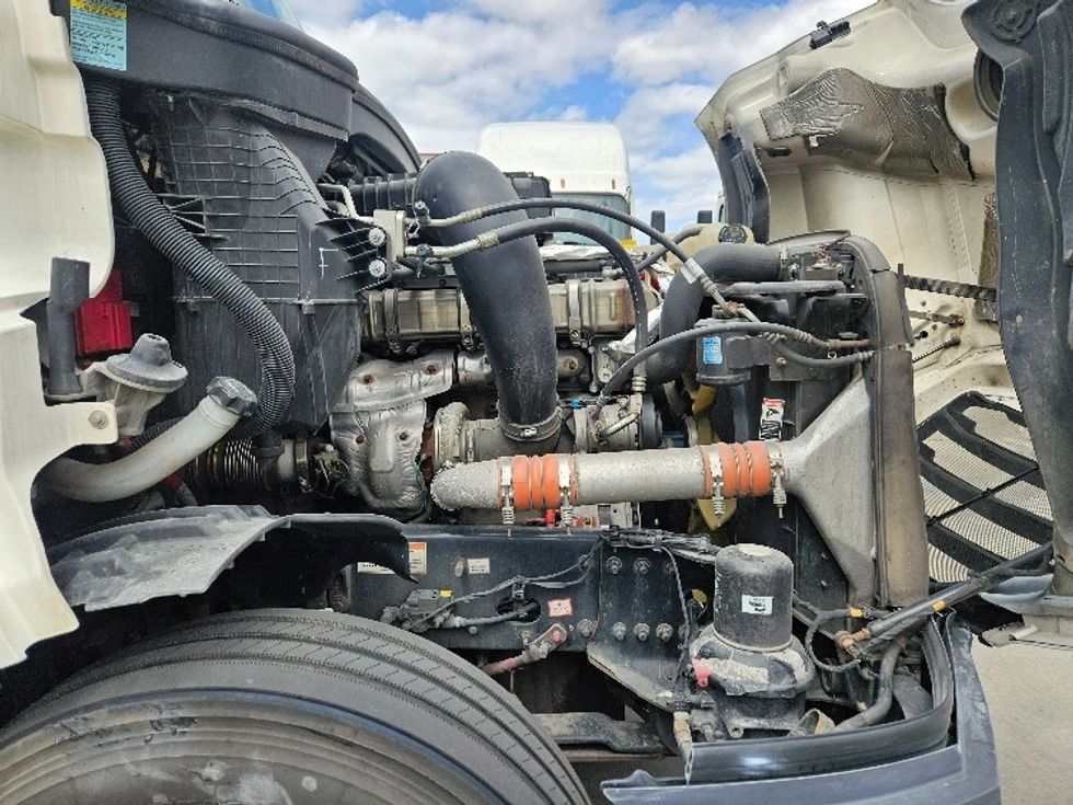 Sleeper Tractor-Heavy Duty Tractors-Freightliner-2020-T12664ST-Poplar Bluff-MO-696,895\n\t\tmiles-$ 47,000 - Image 20