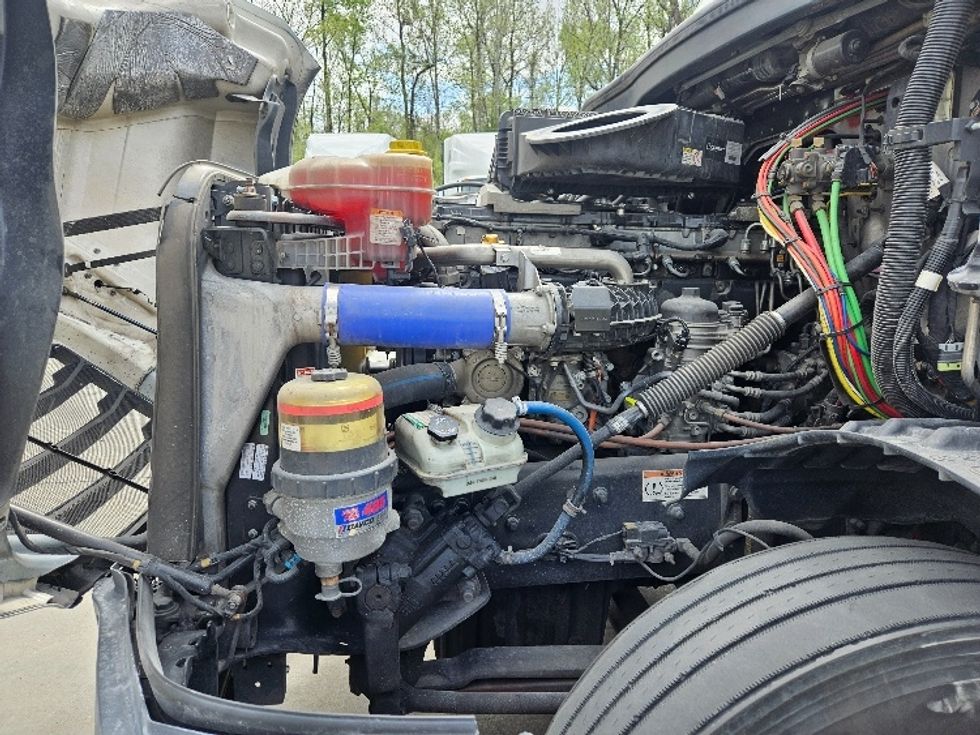 Sleeper Tractor-Heavy Duty Tractors-Freightliner-2020-T12664ST-Poplar Bluff-MO-696,895\n\t\tmiles-$ 47,000 - Image 21