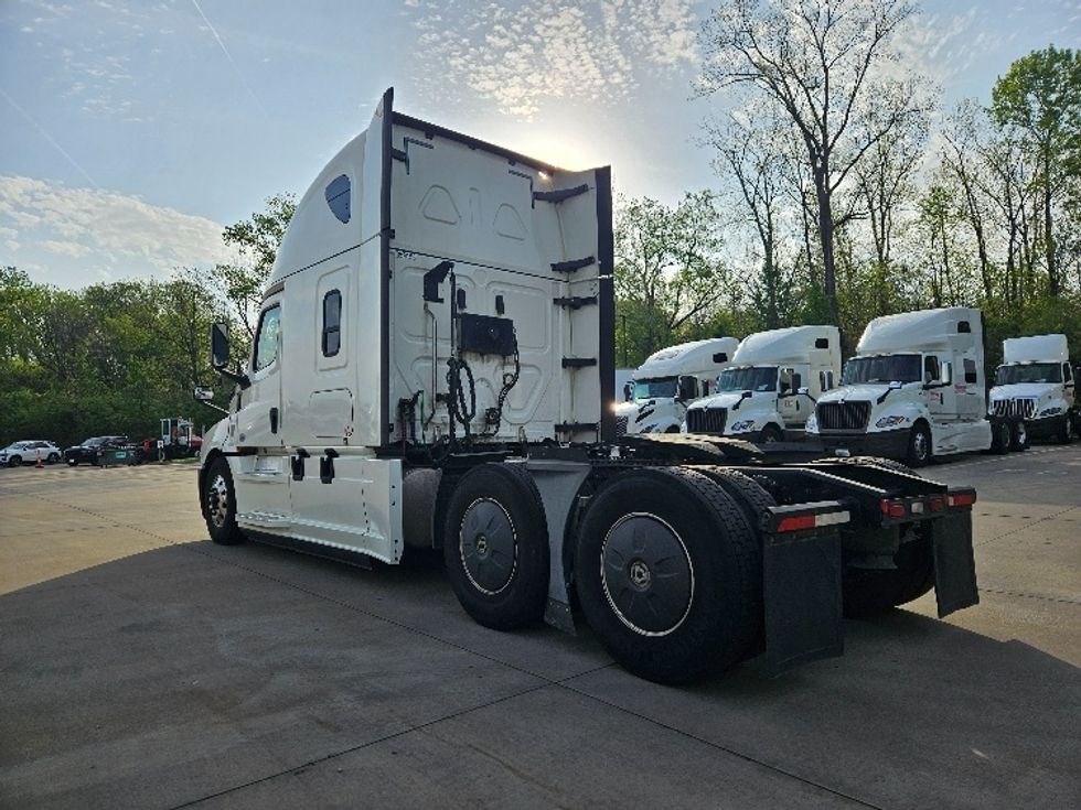 Sleeper Tractor-Heavy Duty Tractors-Freightliner-2020-T12664ST-Poplar Bluff-MO-696,895\n\t\tmiles-$ 47,000 - Image 5