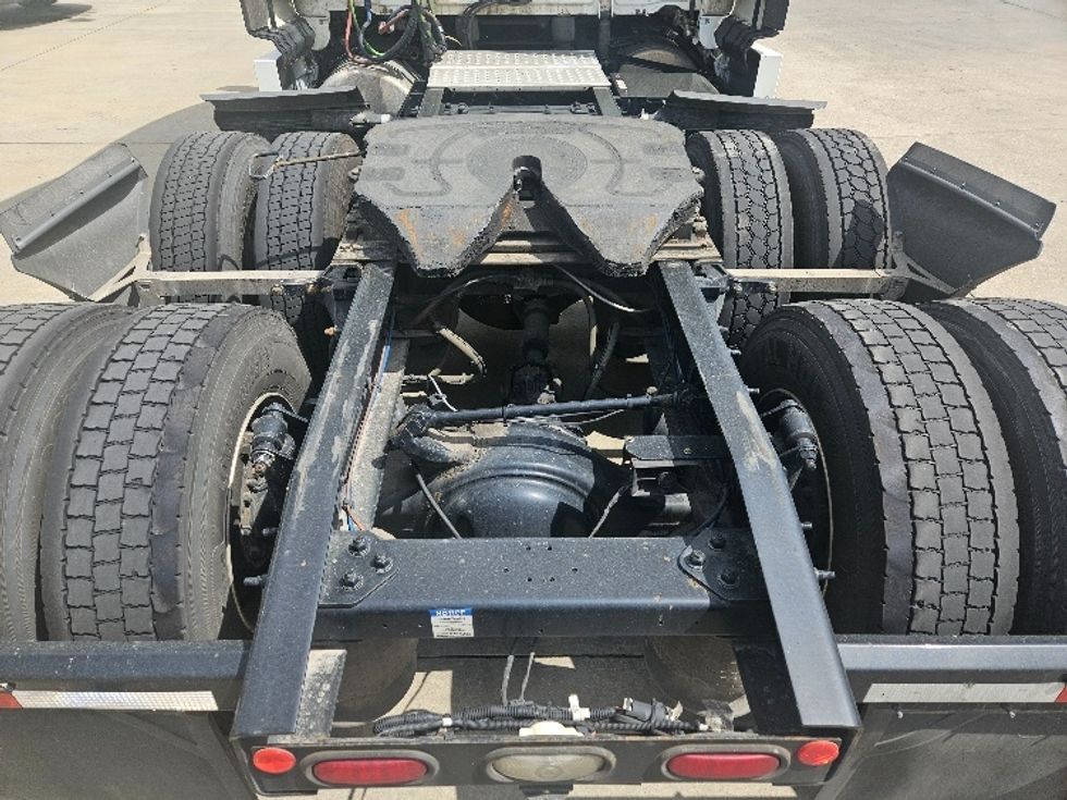 Sleeper Tractor-Heavy Duty Tractors-Freightliner-2020-T12664ST-Poplar Bluff-MO-696,895\n\t\tmiles-$ 47,000 - Image 6