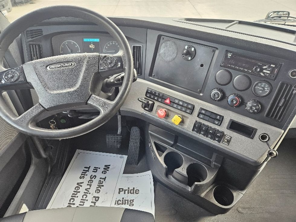 Sleeper Tractor-Heavy Duty Tractors-Freightliner-2020-T12664ST-Poplar Bluff-MO-699,167\n\t\tmiles-$ 44,000 - Image 11