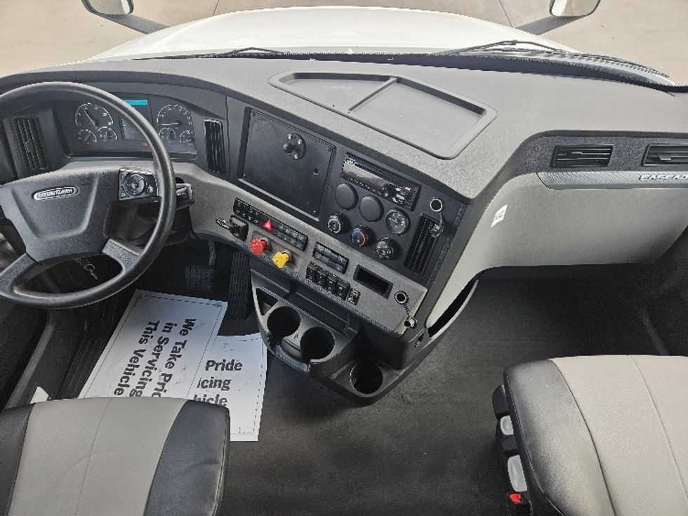 Sleeper Tractor-Heavy Duty Tractors-Freightliner-2020-T12664ST-Poplar Bluff-MO-699,167\n\t\tmiles-$ 44,000 - Image 12