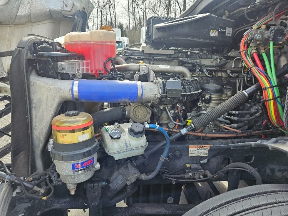 Sleeper Tractor-Heavy Duty Tractors-Freightliner-2020-T12664ST-Poplar Bluff-MO-699,167\n\t\tmiles-$ 44,000 - Image 21