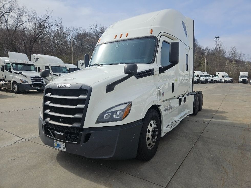 Sleeper Tractor-Heavy Duty Tractors-Freightliner-2020-T12664ST-Poplar Bluff-MO-699,167\n\t\tmiles-$ 44,000 - Image 3