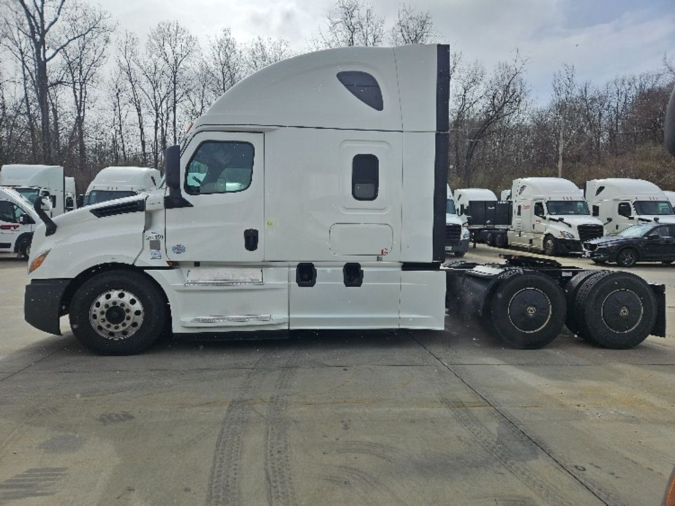 Sleeper Tractor-Heavy Duty Tractors-Freightliner-2020-T12664ST-Poplar Bluff-MO-699,167\n\t\tmiles-$ 44,000 - Image 4