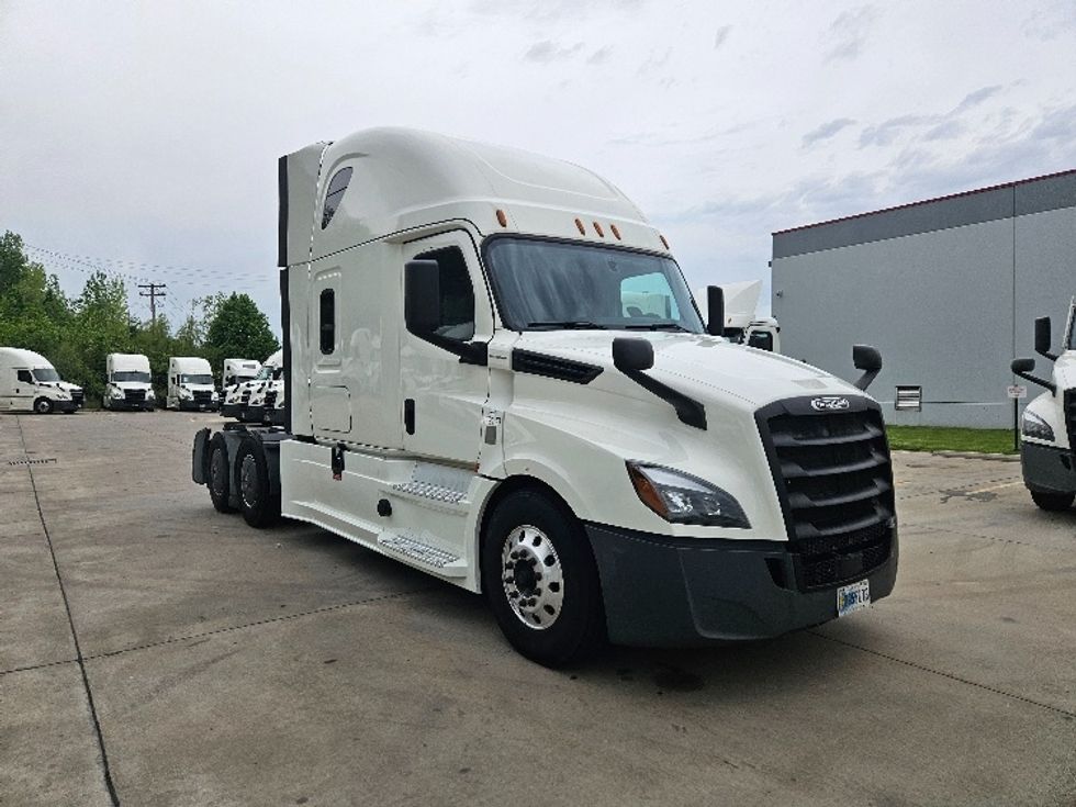 Sleeper Tractor-Heavy Duty Tractors-Freightliner-2020-T12664ST-Poplar Bluff-MO-705,440\n\t\tmiles-$ 46,250 - Image 1