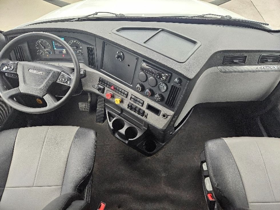 Sleeper Tractor-Heavy Duty Tractors-Freightliner-2020-T12664ST-Poplar Bluff-MO-705,440\n\t\tmiles-$ 46,250 - Image 12