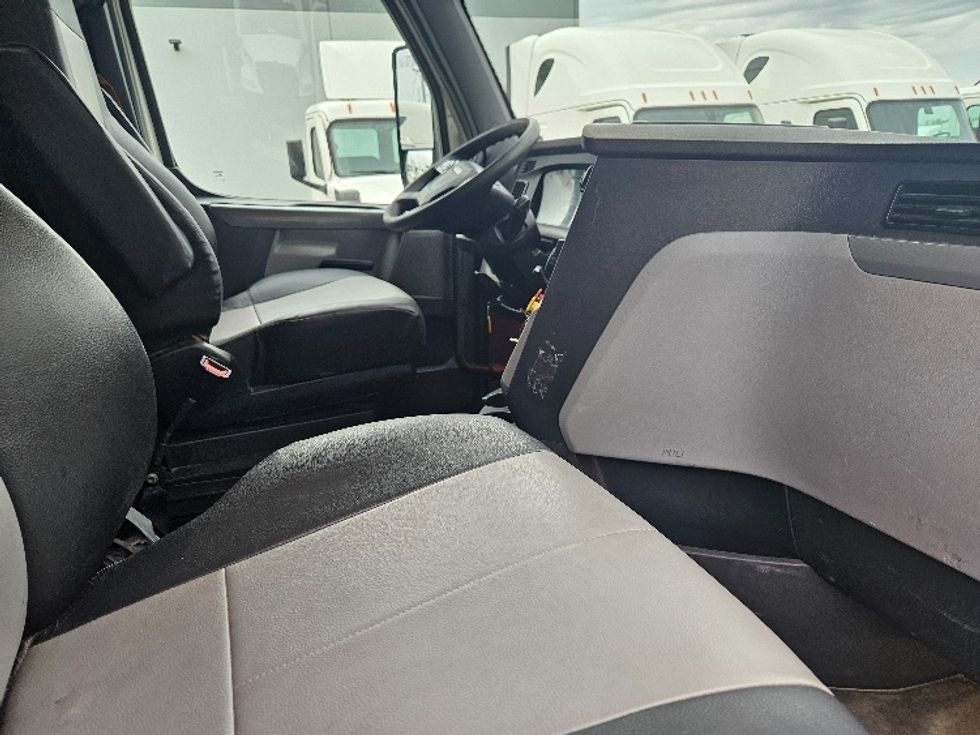 Sleeper Tractor-Heavy Duty Tractors-Freightliner-2020-T12664ST-Poplar Bluff-MO-705,440\n\t\tmiles-$ 46,250 - Image 15