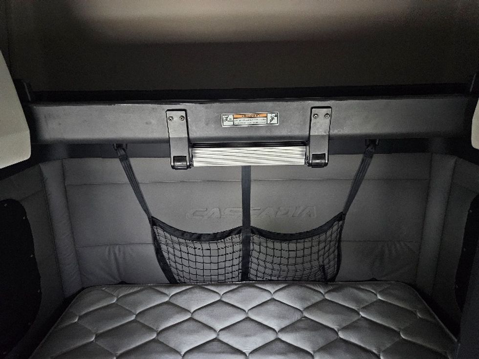 Sleeper Tractor-Heavy Duty Tractors-Freightliner-2020-T12664ST-Poplar Bluff-MO-705,440\n\t\tmiles-$ 46,250 - Image 16