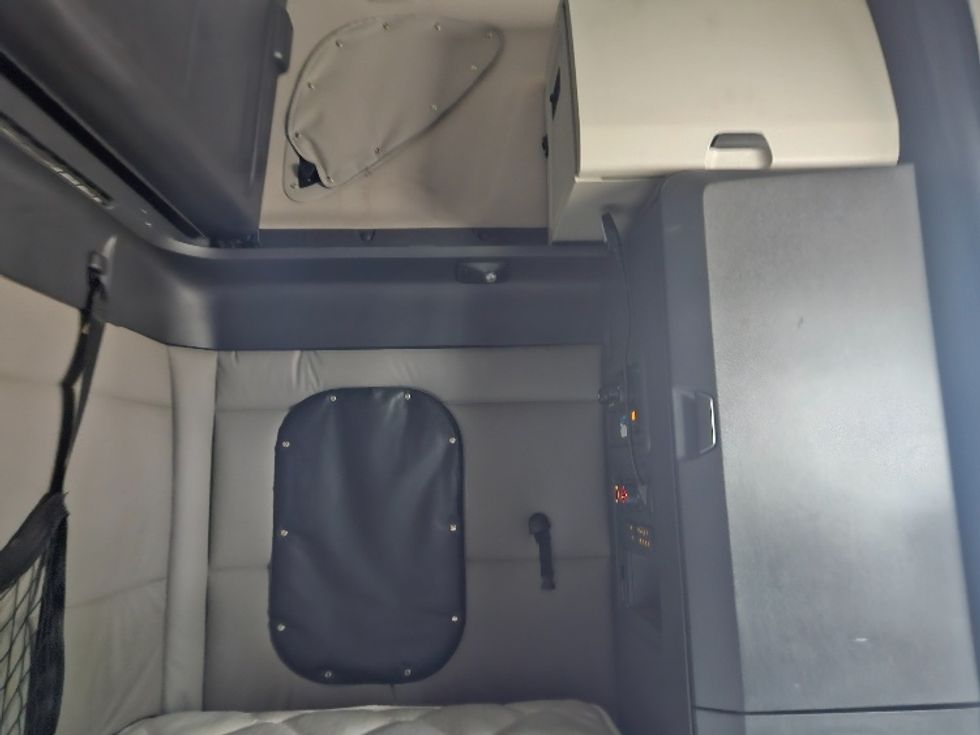 Sleeper Tractor-Heavy Duty Tractors-Freightliner-2020-T12664ST-Poplar Bluff-MO-705,440\n\t\tmiles-$ 46,250 - Image 18