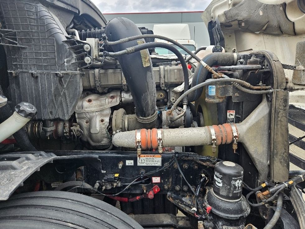 Sleeper Tractor-Heavy Duty Tractors-Freightliner-2020-T12664ST-Poplar Bluff-MO-705,440\n\t\tmiles-$ 46,250 - Image 20