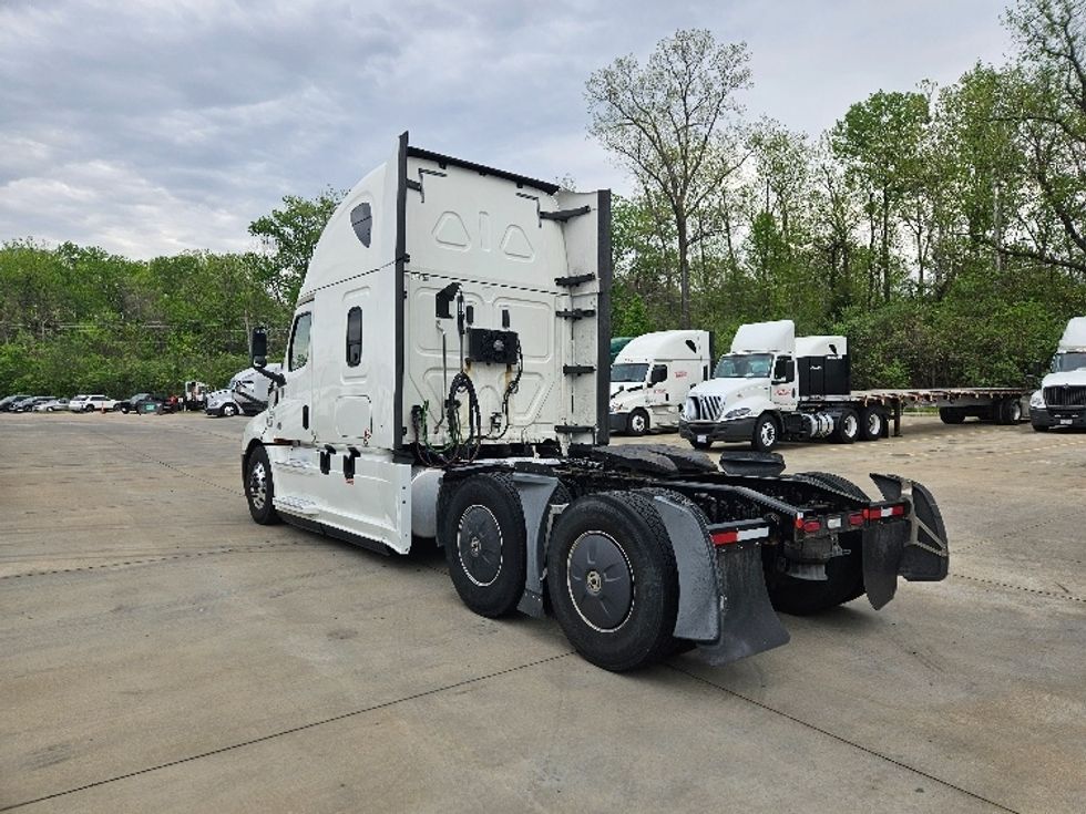 Sleeper Tractor-Heavy Duty Tractors-Freightliner-2020-T12664ST-Poplar Bluff-MO-705,440\n\t\tmiles-$ 46,250 - Image 5