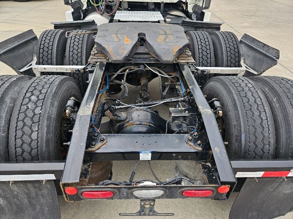 Sleeper Tractor-Heavy Duty Tractors-Freightliner-2020-T12664ST-Poplar Bluff-MO-705,440\n\t\tmiles-$ 46,250 - Image 6