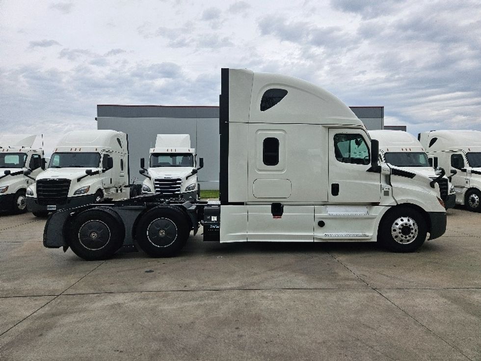 Sleeper Tractor-Heavy Duty Tractors-Freightliner-2020-T12664ST-Poplar Bluff-MO-705,440\n\t\tmiles-$ 46,250 - Image 8
