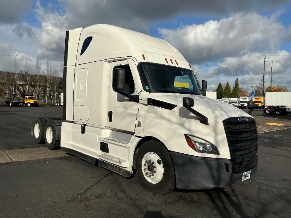 Sleeper Tractor-Heavy Duty Tractors-Freightliner-2020-T12664ST-Portland-OR-426,064\n\t\tmiles-$ 73,750 - Image 1