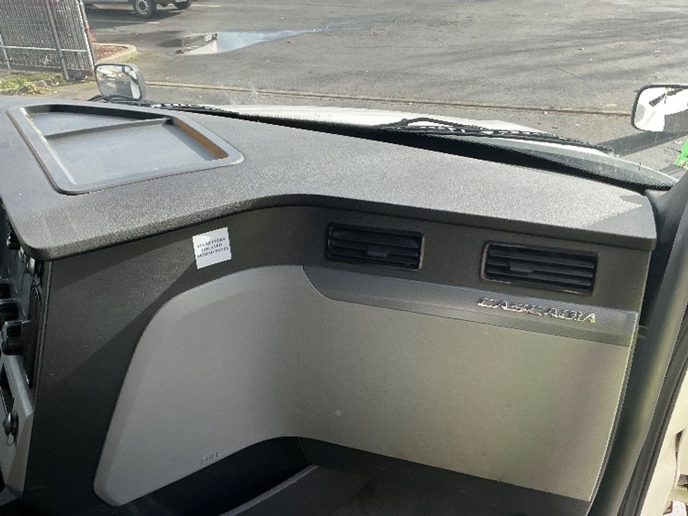 Sleeper Tractor-Heavy Duty Tractors-Freightliner-2020-T12664ST-Portland-OR-426,064\n\t\tmiles-$ 73,750 - Image 14