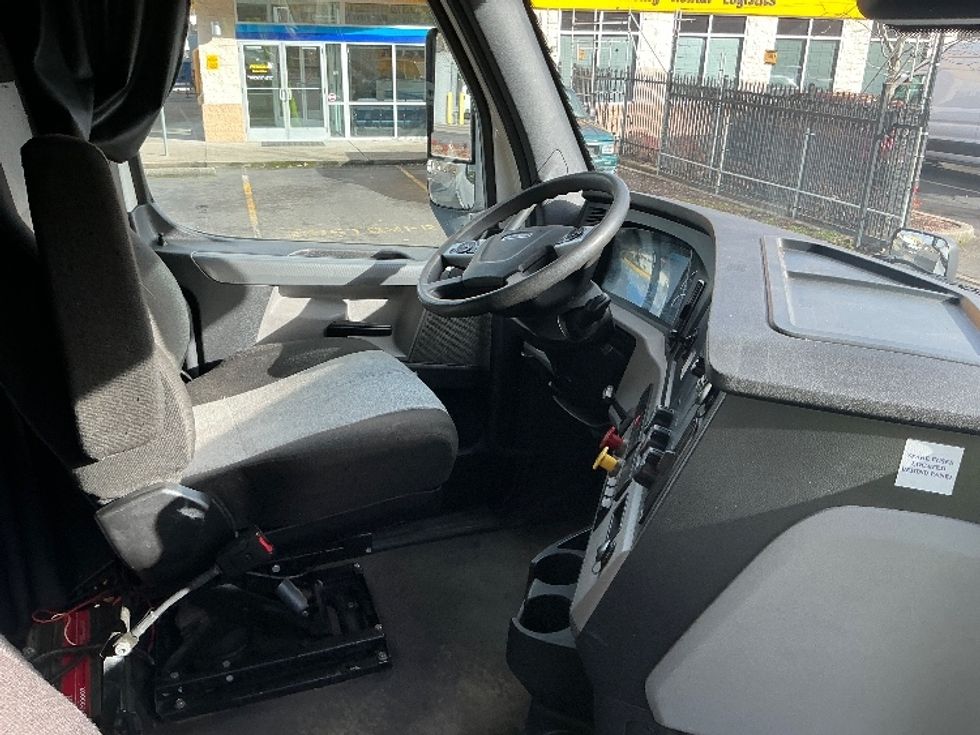 Sleeper Tractor-Heavy Duty Tractors-Freightliner-2020-T12664ST-Portland-OR-426,064\n\t\tmiles-$ 73,750 - Image 15