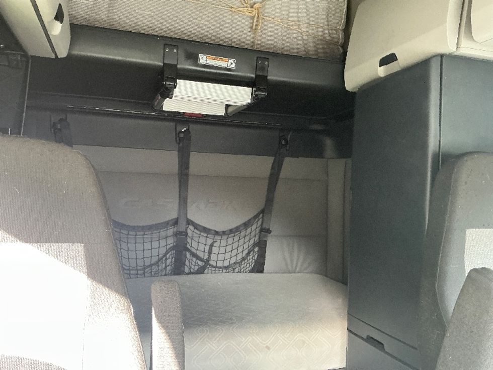 Sleeper Tractor-Heavy Duty Tractors-Freightliner-2020-T12664ST-Portland-OR-426,064\n\t\tmiles-$ 73,750 - Image 16