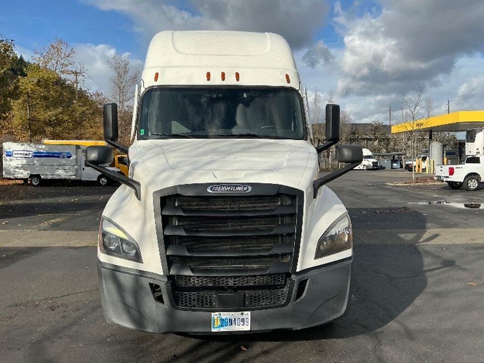 Sleeper Tractor-Heavy Duty Tractors-Freightliner-2020-T12664ST-Portland-OR-426,064\n\t\tmiles-$ 73,750 - Image 2